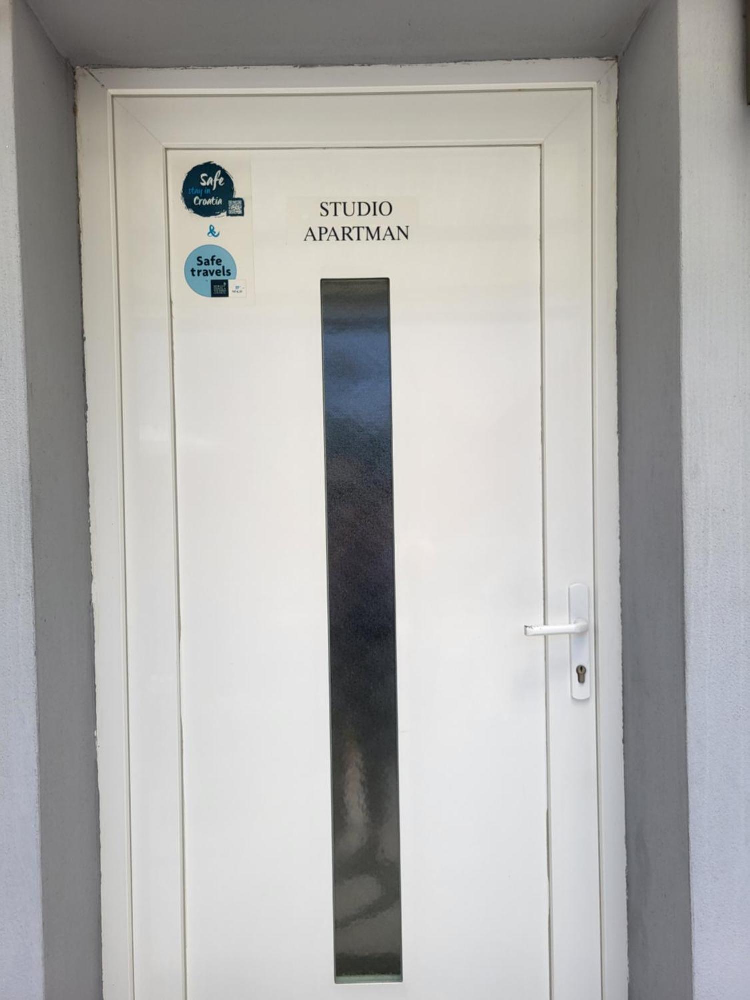 Studio Apartment City With Free Parking Pula Exterior photo